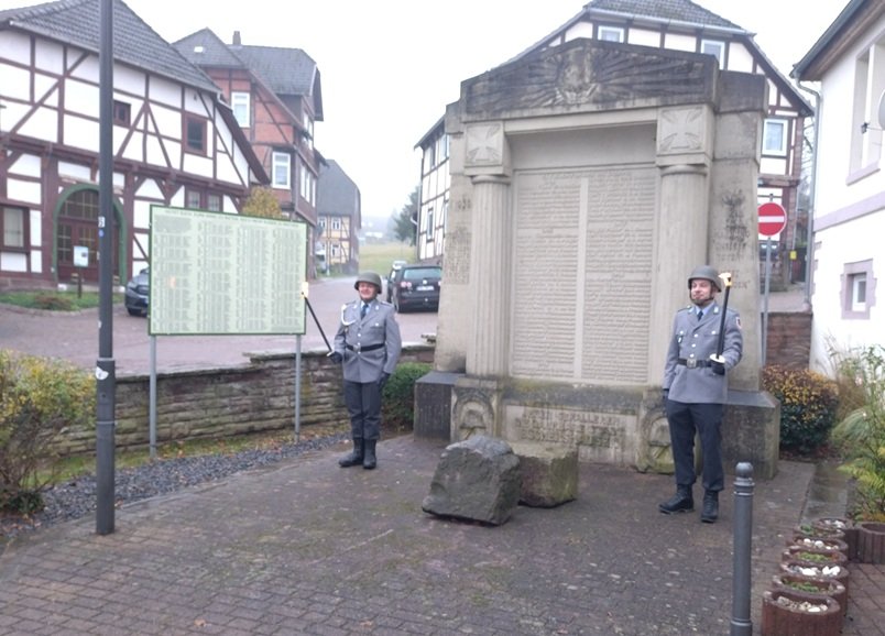 20251116-Volkstrauertag%20Denkmal