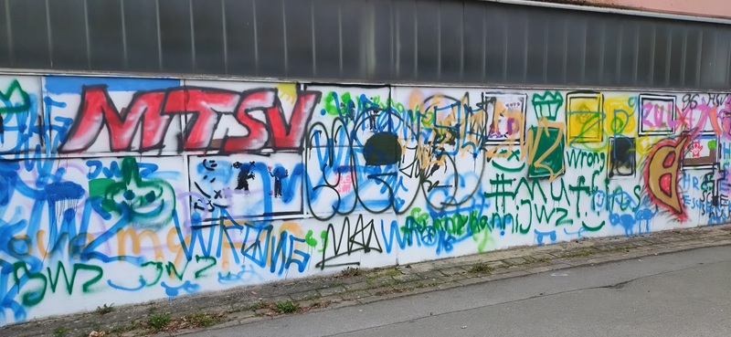 20251110-legale%20Wand